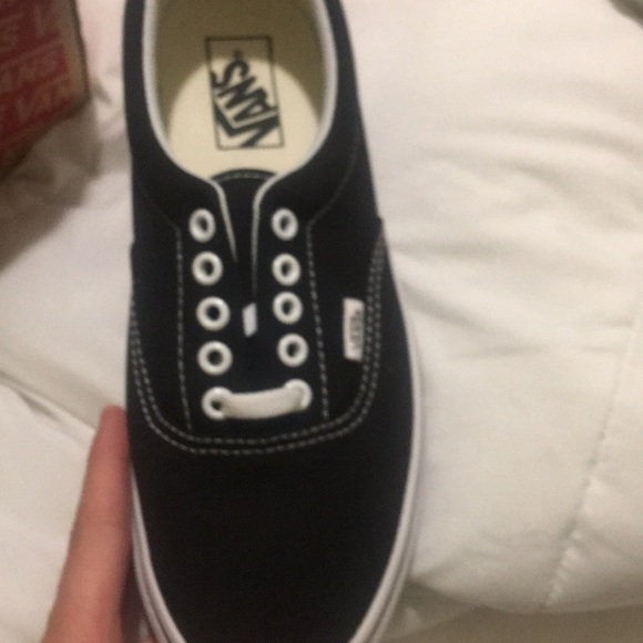 vans - Picture 3 of 4